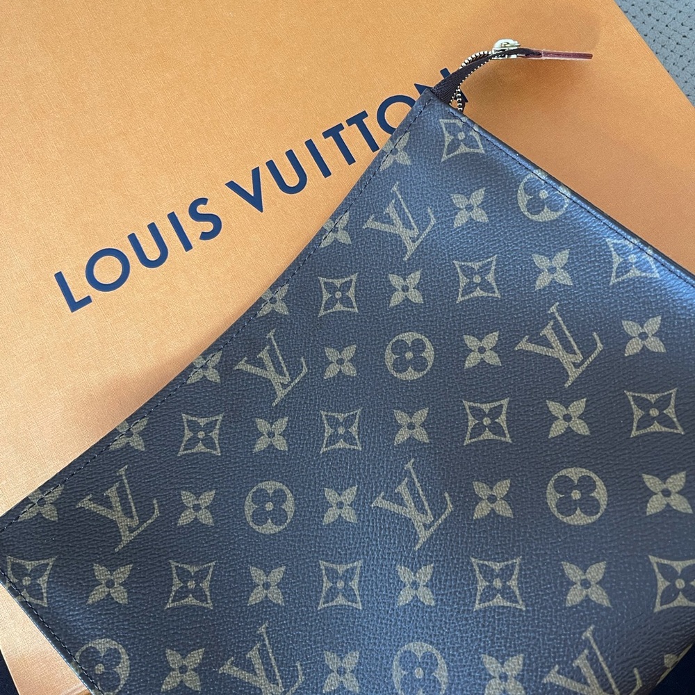 Louis Vuitton Toiletry 26